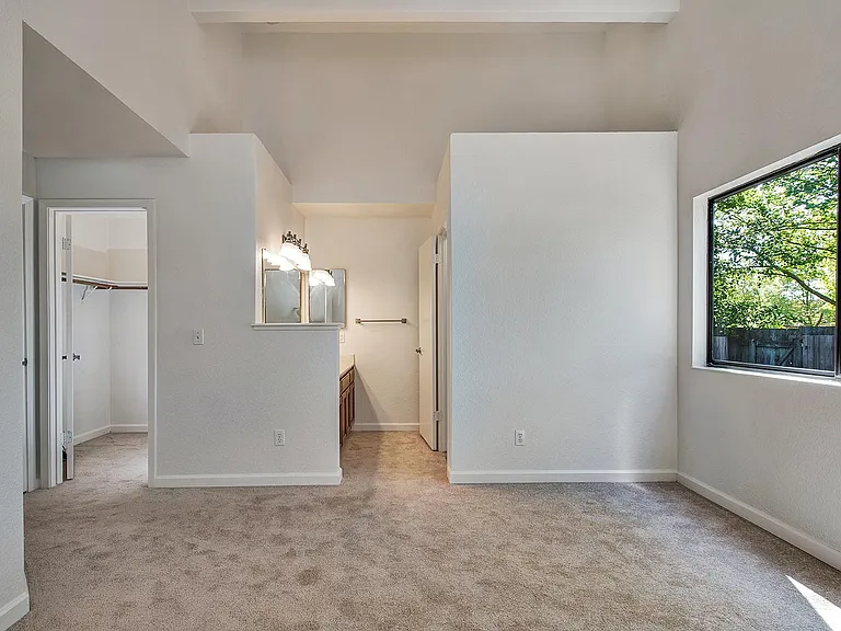 828 Bond Pl — Photo 12