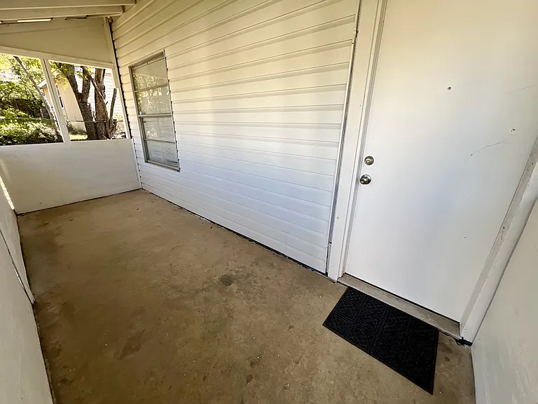 3225 Knox St — Photo 8