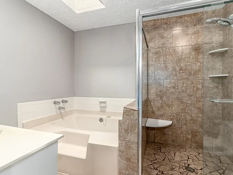 3844 Creek Ct — Photo 11