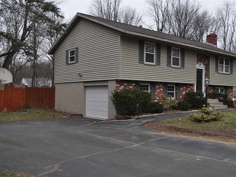 1st image of 10 Garden Dr