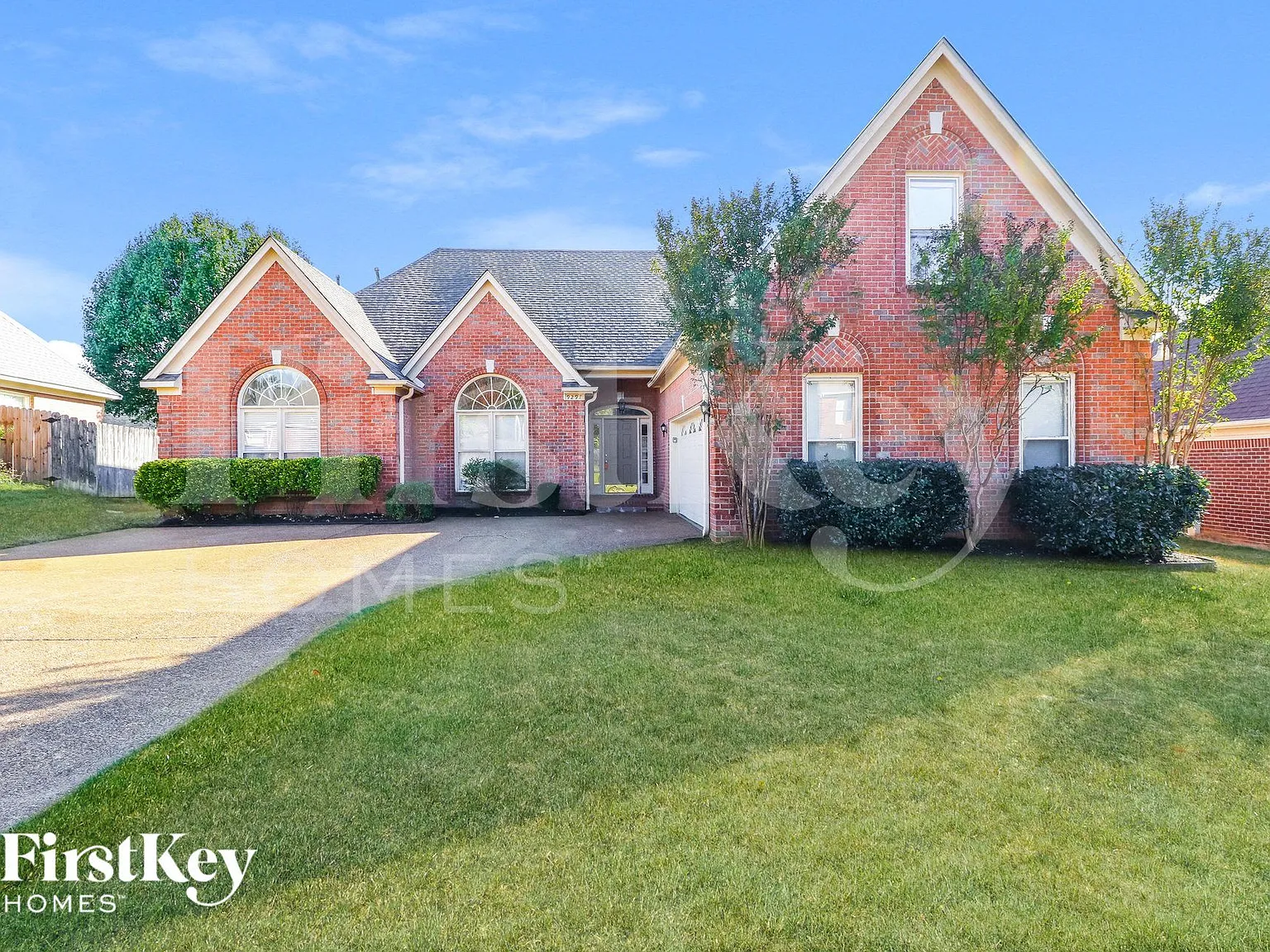 3 bed, 2.0 bath, 2220 sqft, $1,870 — Photo 1