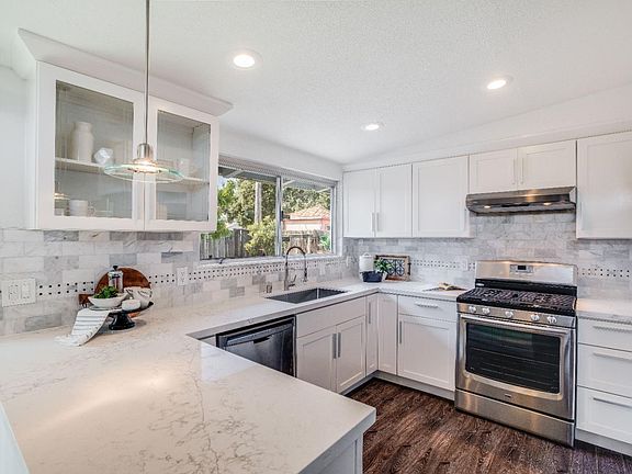 5th image of 359 Greenlake Dr