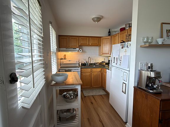 4th image of 422 Ringwood Ave #C220