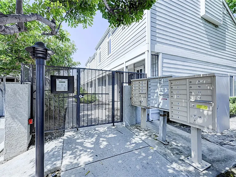260 Victoria St #5 — Photo 29