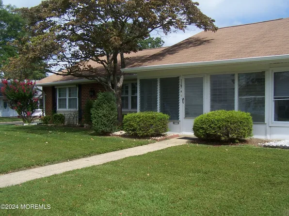 1167A Clydebank Court, Lakewood, NJ 08701