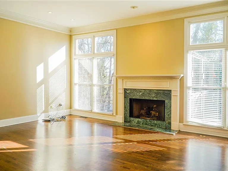 1127 Ashton Bluff Dr — Photo 6
