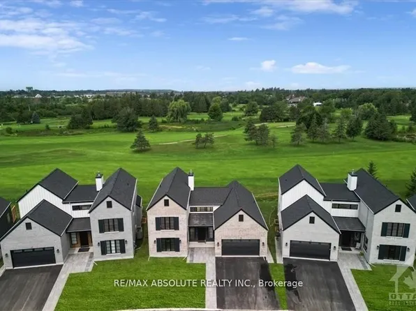 17 Trailway Cir, Ottawa, ON K2S 1E2