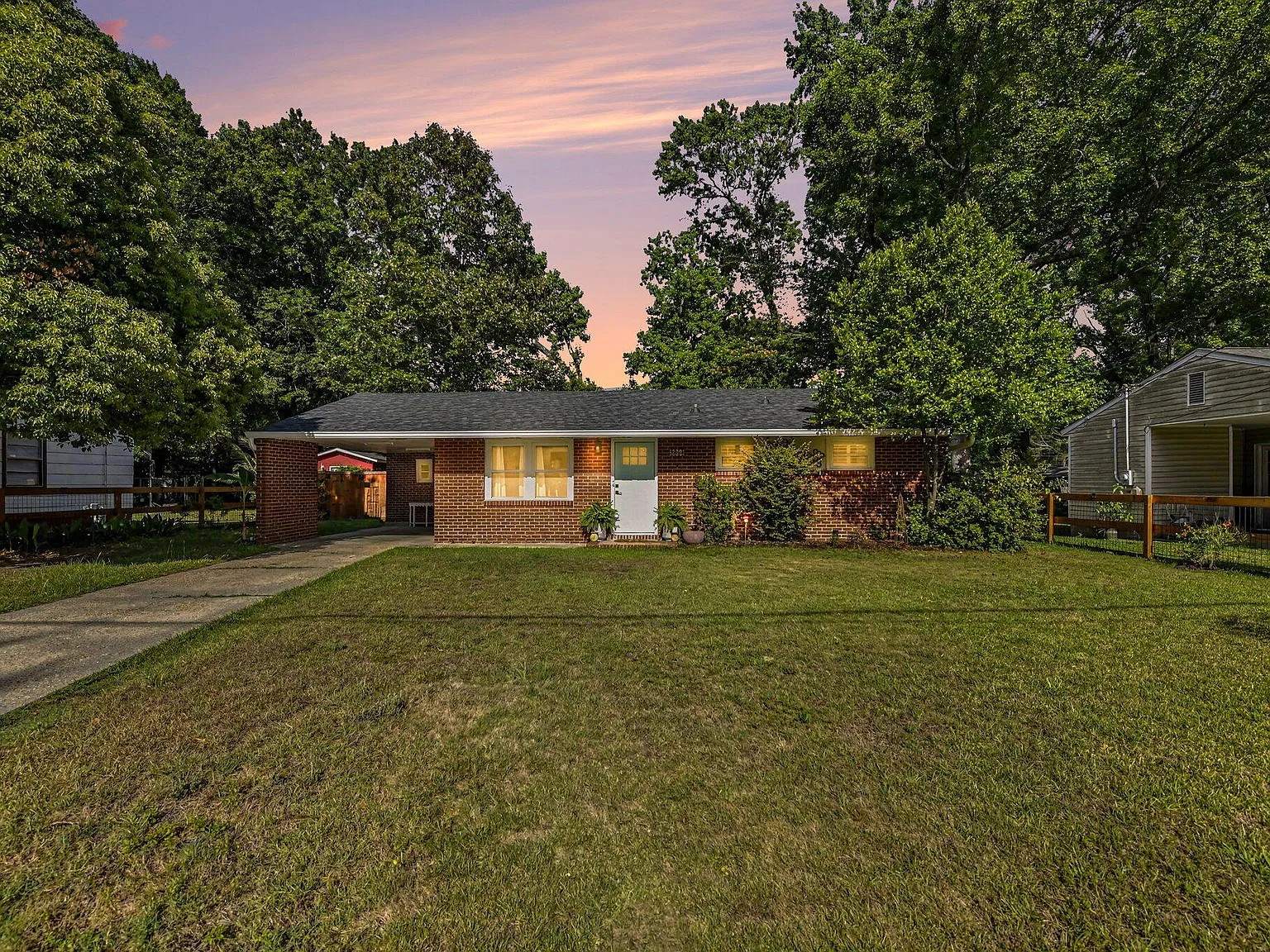3 bed, 1.0 bath, 925 sqft, $2,100 — Photo 1