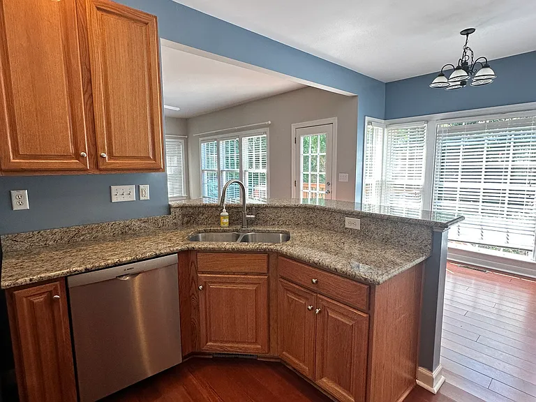 717 Bluffcreek Dr — Photo 12