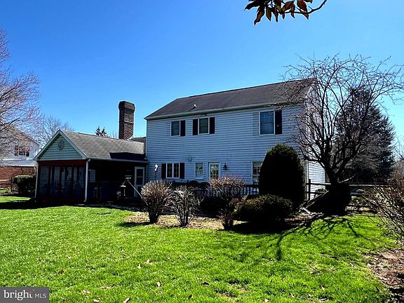 4th image of 831 Rosewood Ct