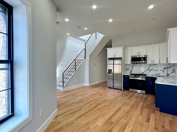 1386 Jefferson Avenue image 1 of 13