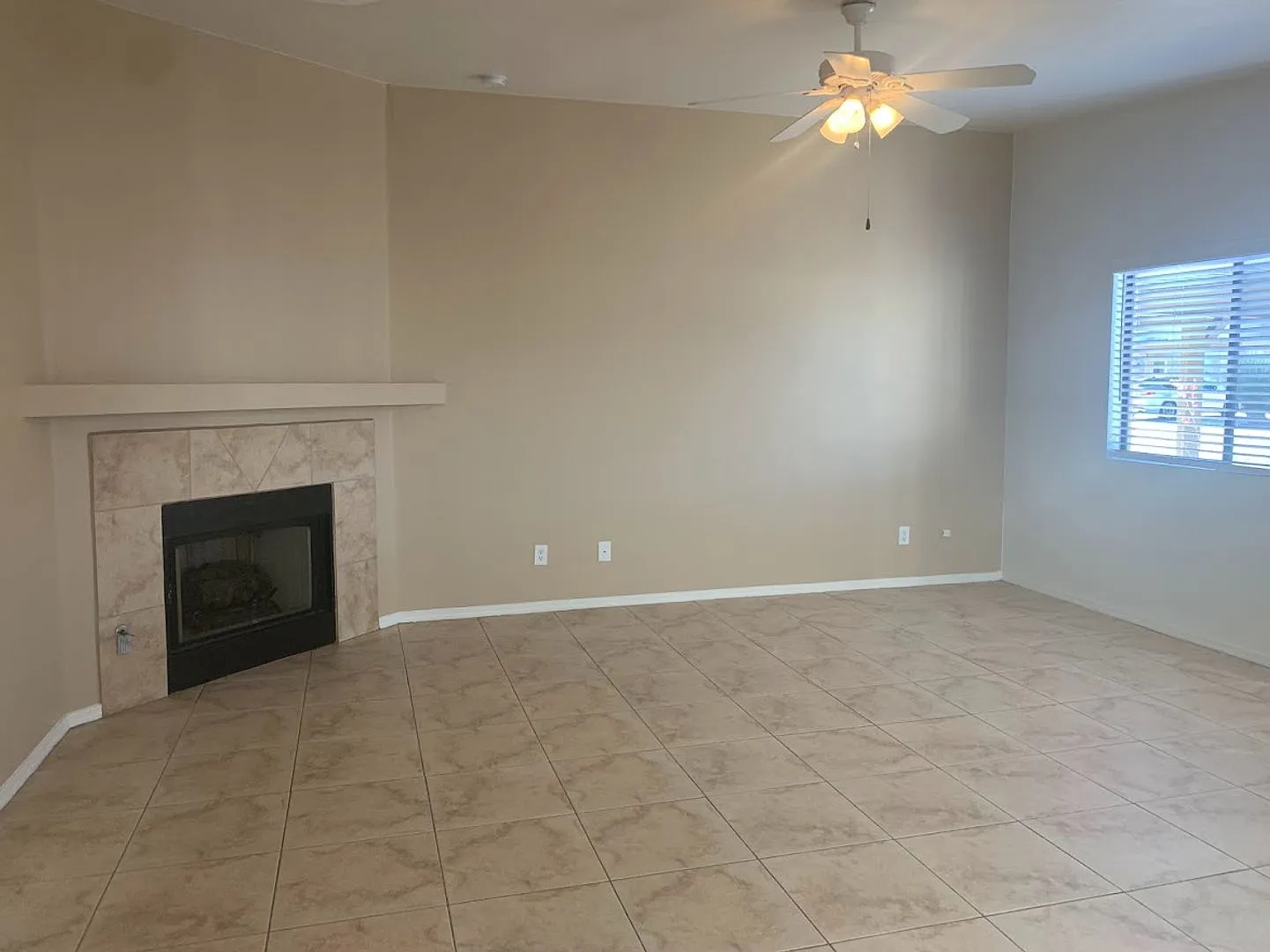 Single Story 2 Bedroom 2 Bath Townhome With Mountain Views — Photo 4