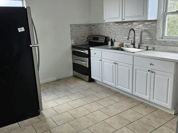 105 S Ridgewood Ave, Edgewater, FL 32132