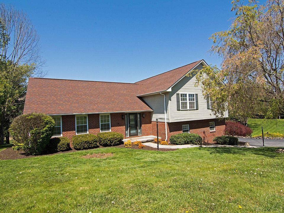 1st image of 250 Sunshine Dr.