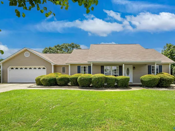 10 Morning Glory Ln, Albertville, AL 35950