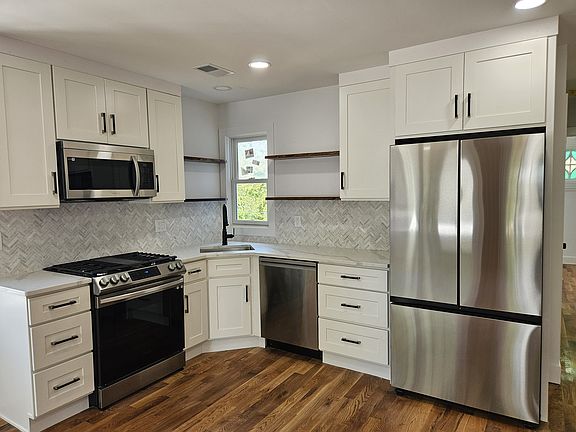 2nd image of 90 Shrewsbury Ave #2B