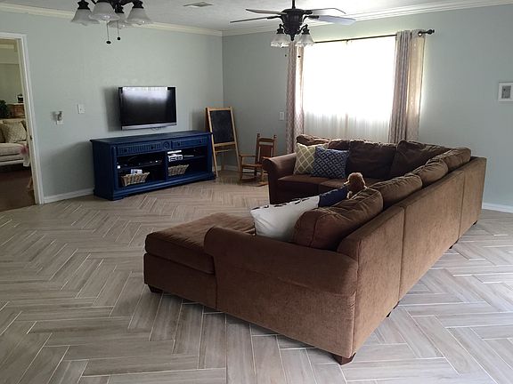 3rd image of 422 Pinemont Dr