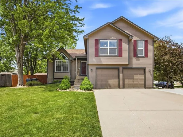 1039 N Logan St, Olathe, KS 66061
