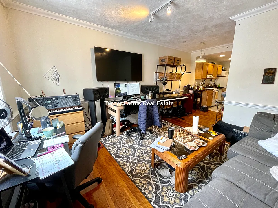 6 Wait St #6