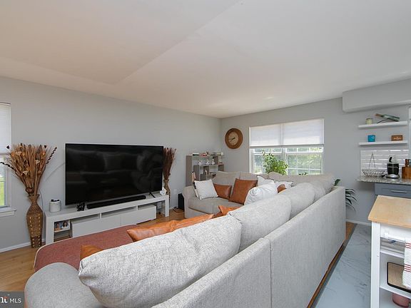 5th image of 202 Ashby Ct