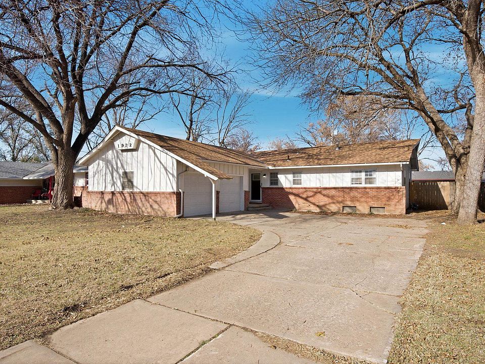 1st image of 1932 E Glen Oaks Dr