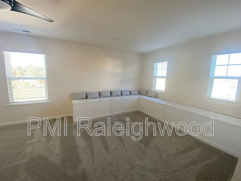 2124 Fox Chapel Pl — Photo 20