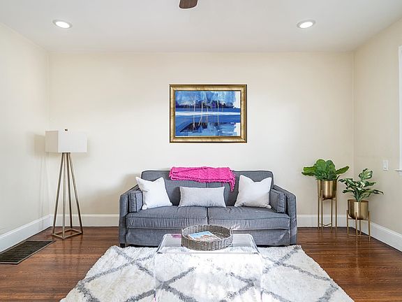 2nd image of 44 Lexington Ave