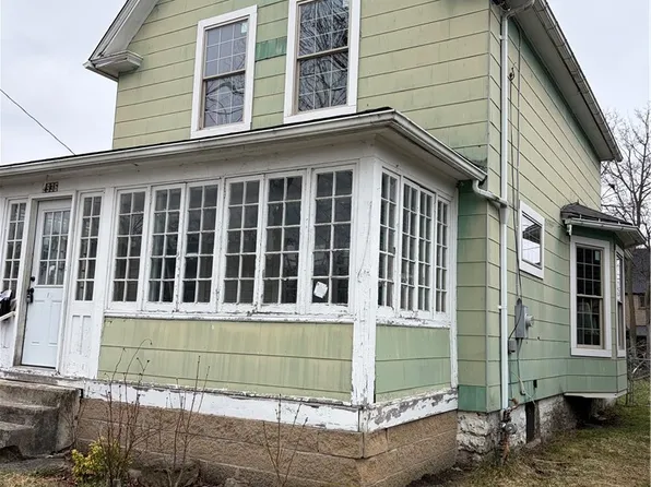 2936 McKoon Ave, Niagara Falls, NY 14305