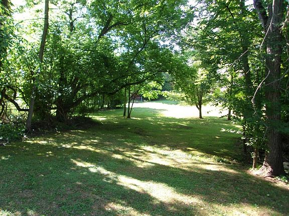 5th image of 144 Brooks Landing Cir