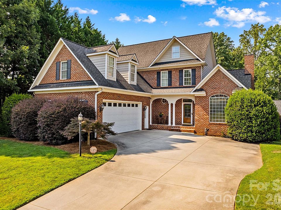 1st image of 158 Winding Brook Way