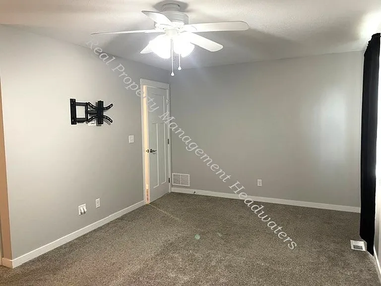 4747 Shore View Rd — Photo 13