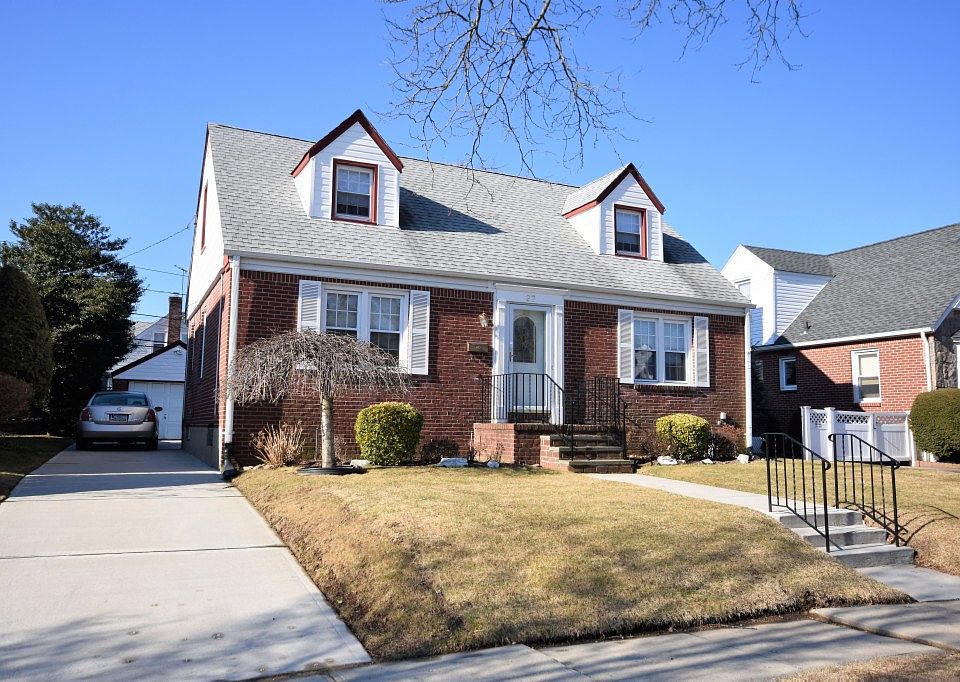 1st image of 27 Spruce Ln