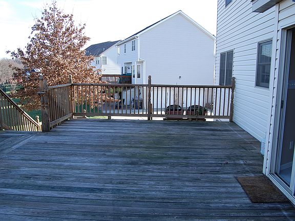5th image of 313 Cottingham Cir
