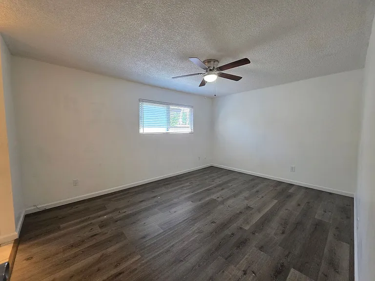 Gareth Ln - Triplex — Photo 16