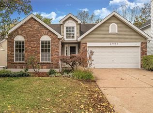 1907 Strawberry Ridge Dr, Ballwin, MO 63021