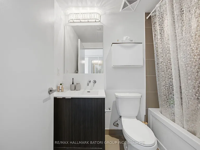100 Harbour St #4611 — Photo 5
