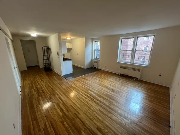 3715 Parsons Blvd #6G, Flushing, NY 11354