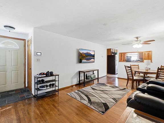 4th image of 75 Knollwood St
