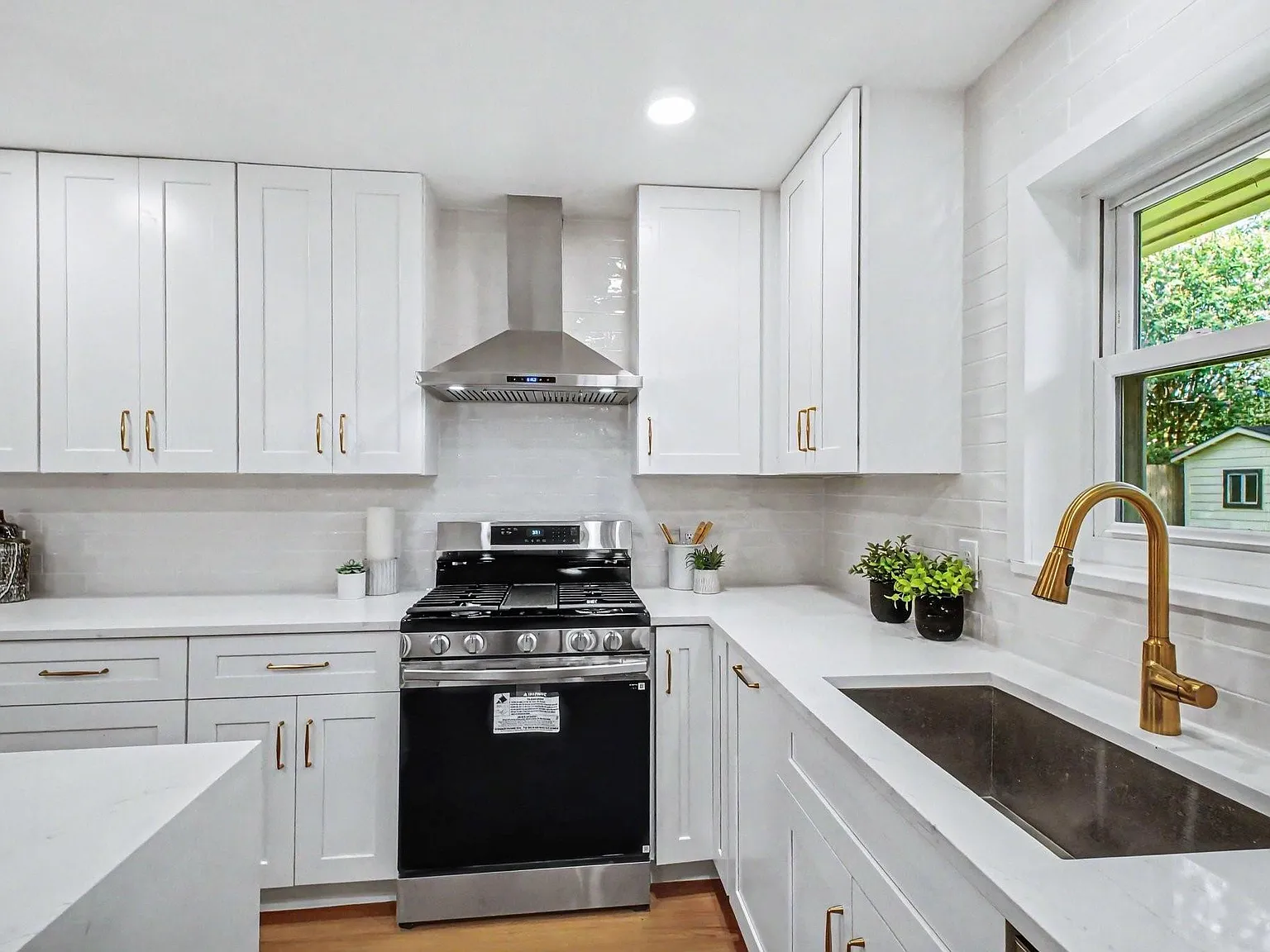 4 bed, 2.0 bath, 1916 sqft, $2,800 — Photo 4