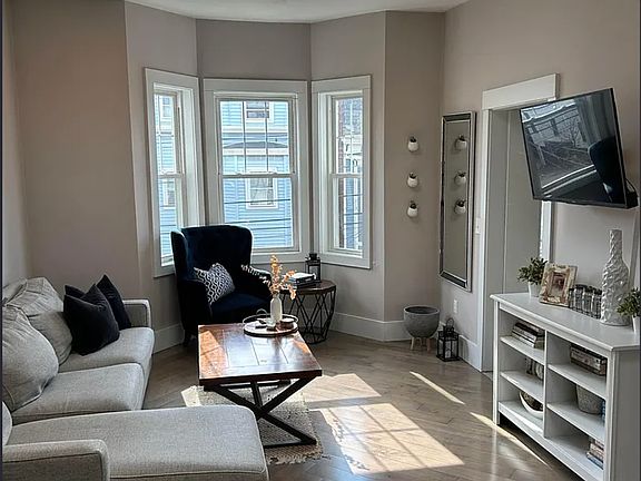 2nd image of 284 Princeton St #2