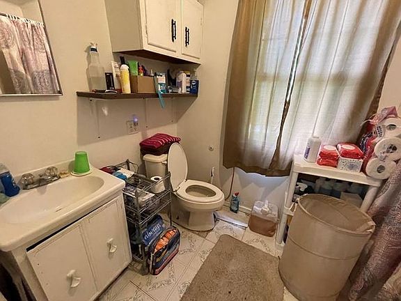 5th image of 809 Franklin Ave