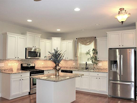 4th image of 13371 Canary Ln