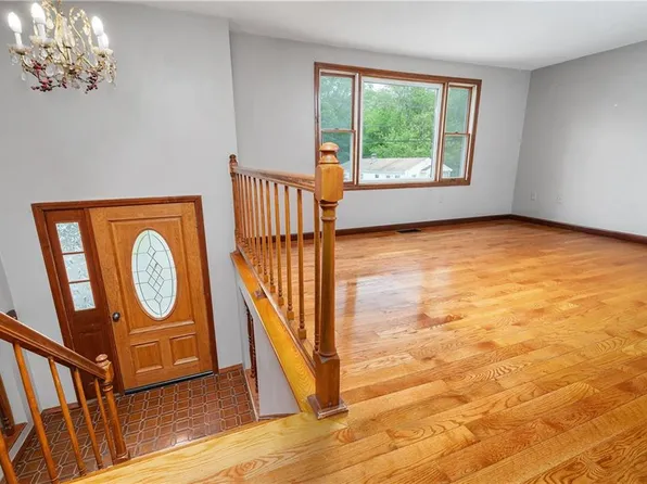 21 Diana Ave, Smithfield, RI 02917