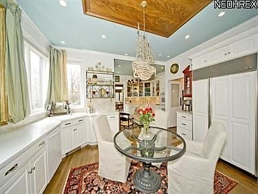 4th image of 2621 Fairmount Blvd