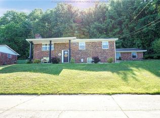 2 Barrington Rd, Nitro, WV 25143