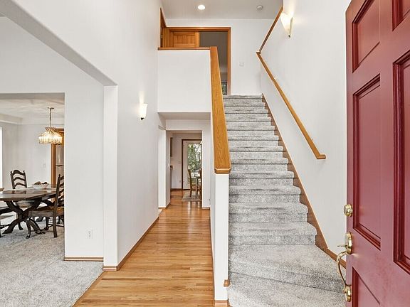 5th image of 32413 7th Avenue SW