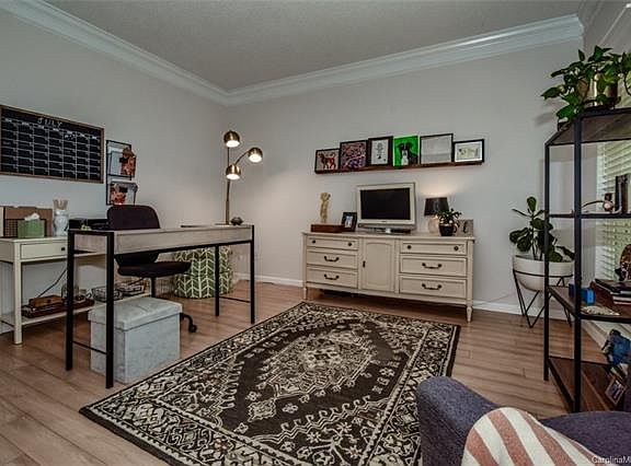 4th image of 148 Foxtail Dr #40