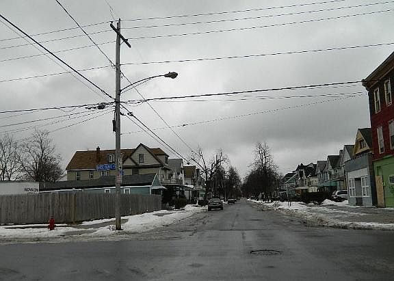 4th image of 573 West Ave