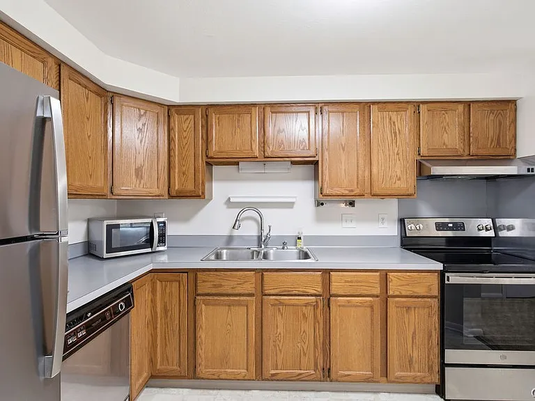 8457 Bubbling Springs Dr — Photo 10