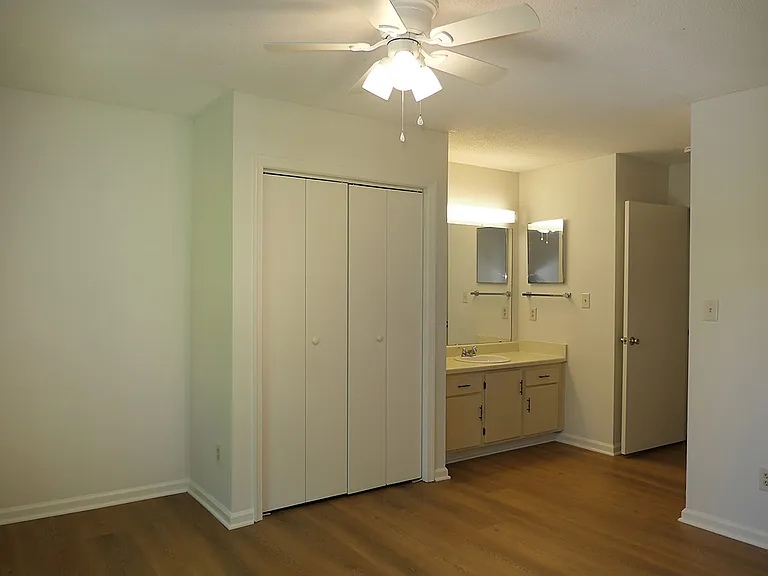 138 Kingsbury Dr — Photo 13